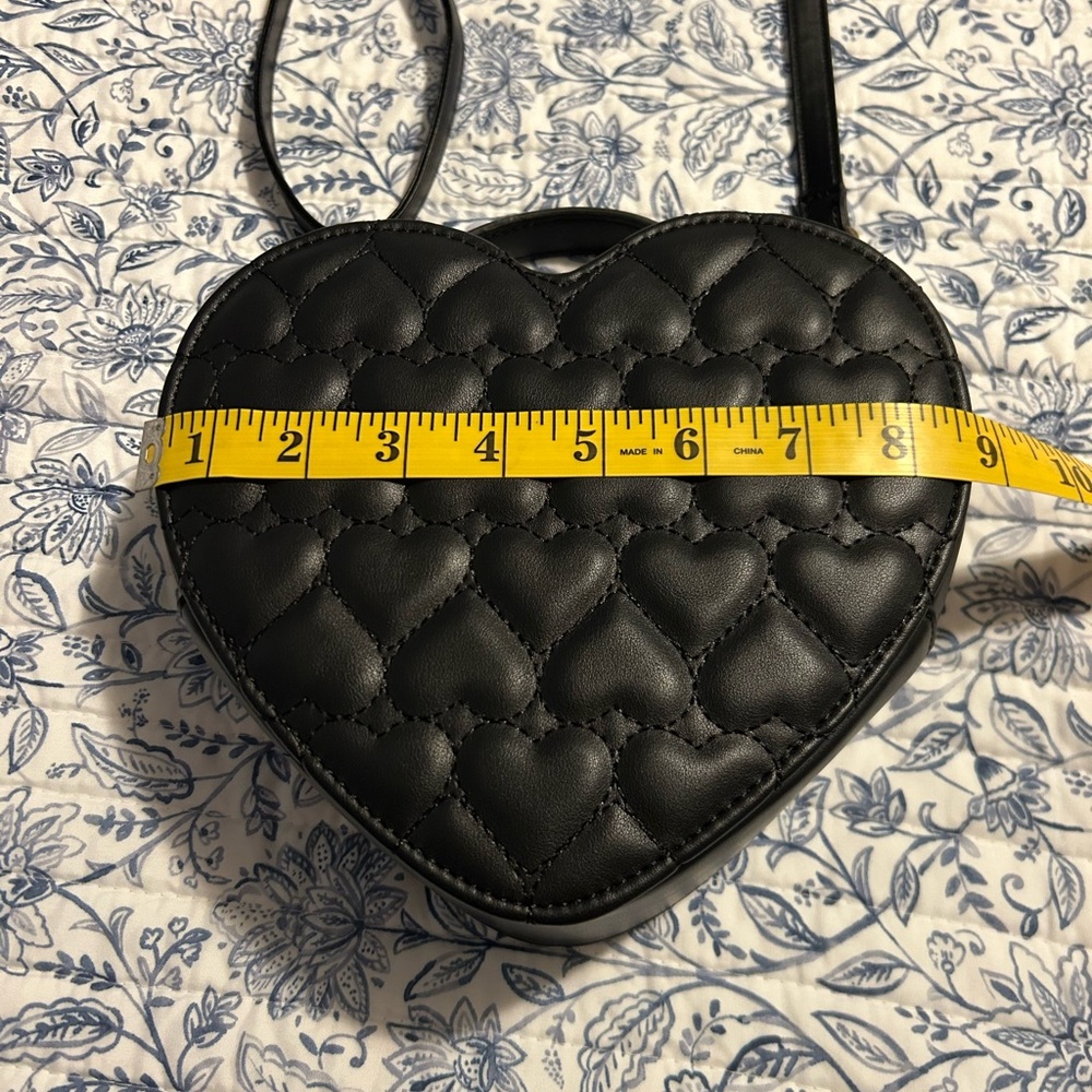 Black Quilted Heart-Shaped Crossbody Bag NWOT - Picture 4 of 6